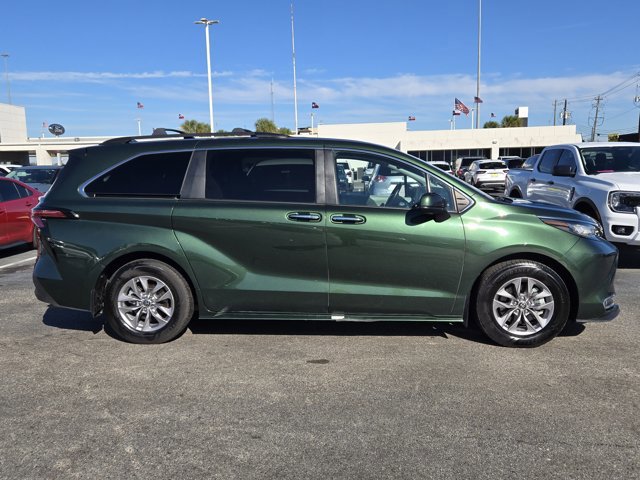 Used 2022 Toyota Sienna XLE video 2