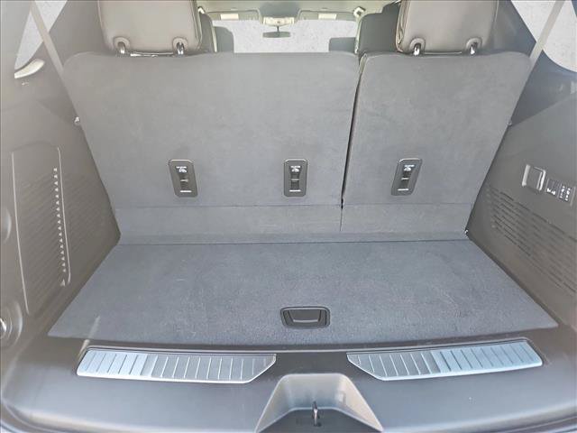 Used 2024 GMC Yukon AT4 w/ Technology Package AWD/4WD image 6