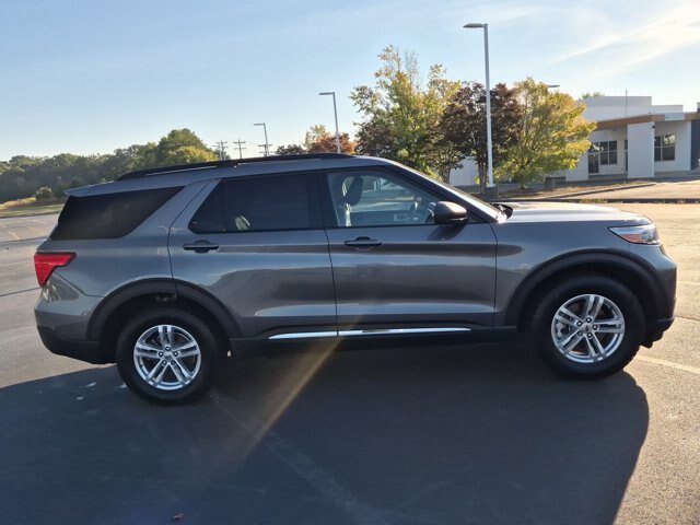 Certified 2023 Ford Explorer XLT w/ Equipment Group 202A AWD/4WD image 3