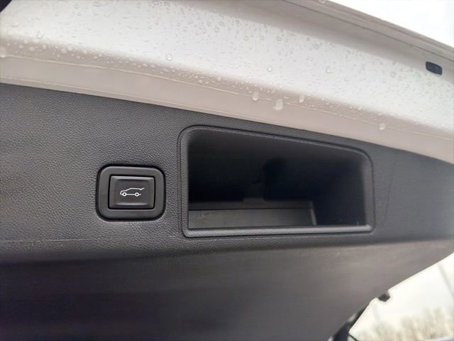 Used 2022 GMC Terrain SLT image 13