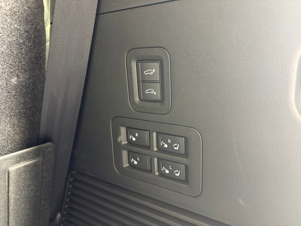 Used 2025 Nissan Armada PRO-4X image 35