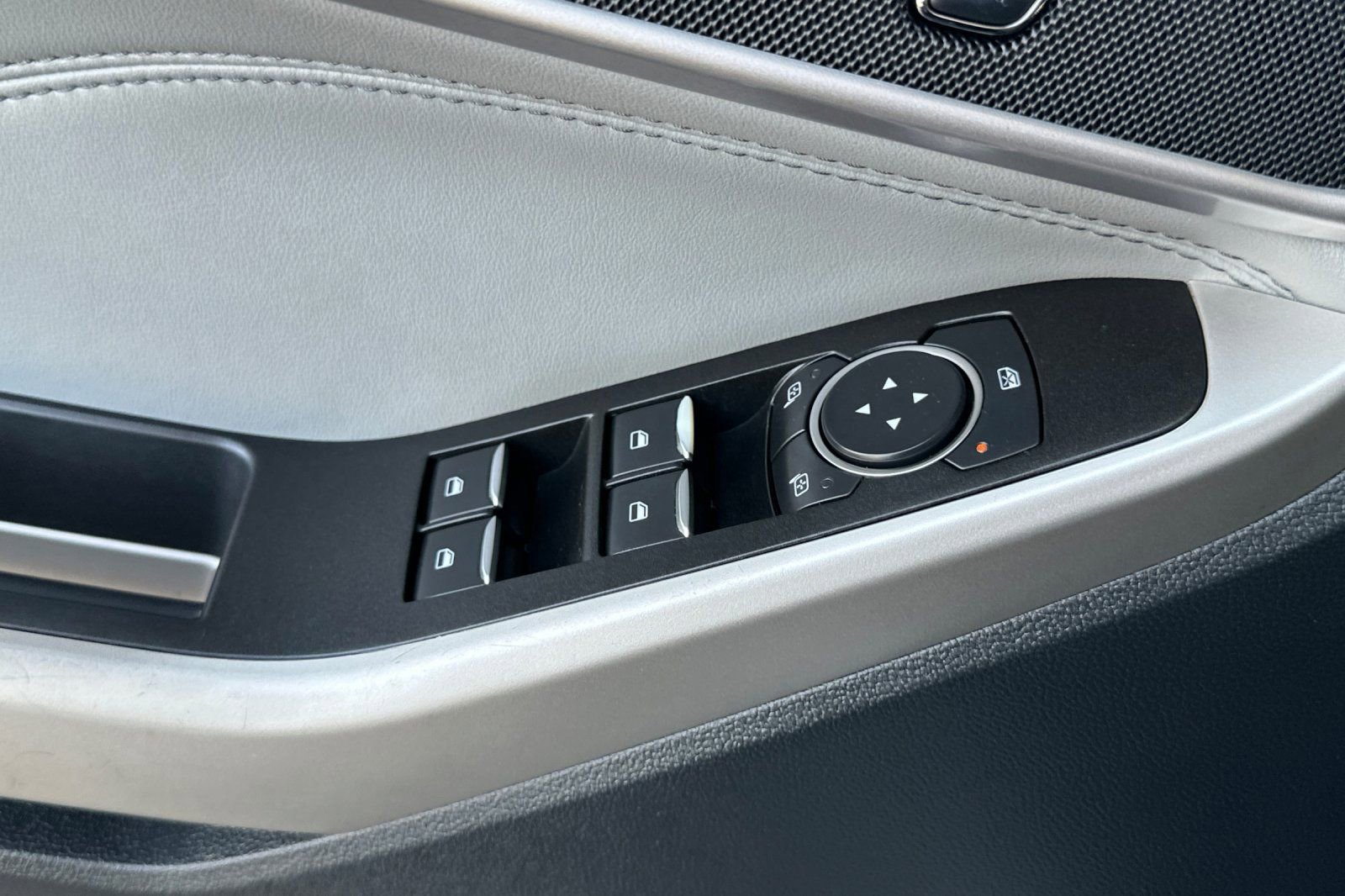 Certified 2022 Ford Explorer XLT w/ Equipment Group 202A image 12