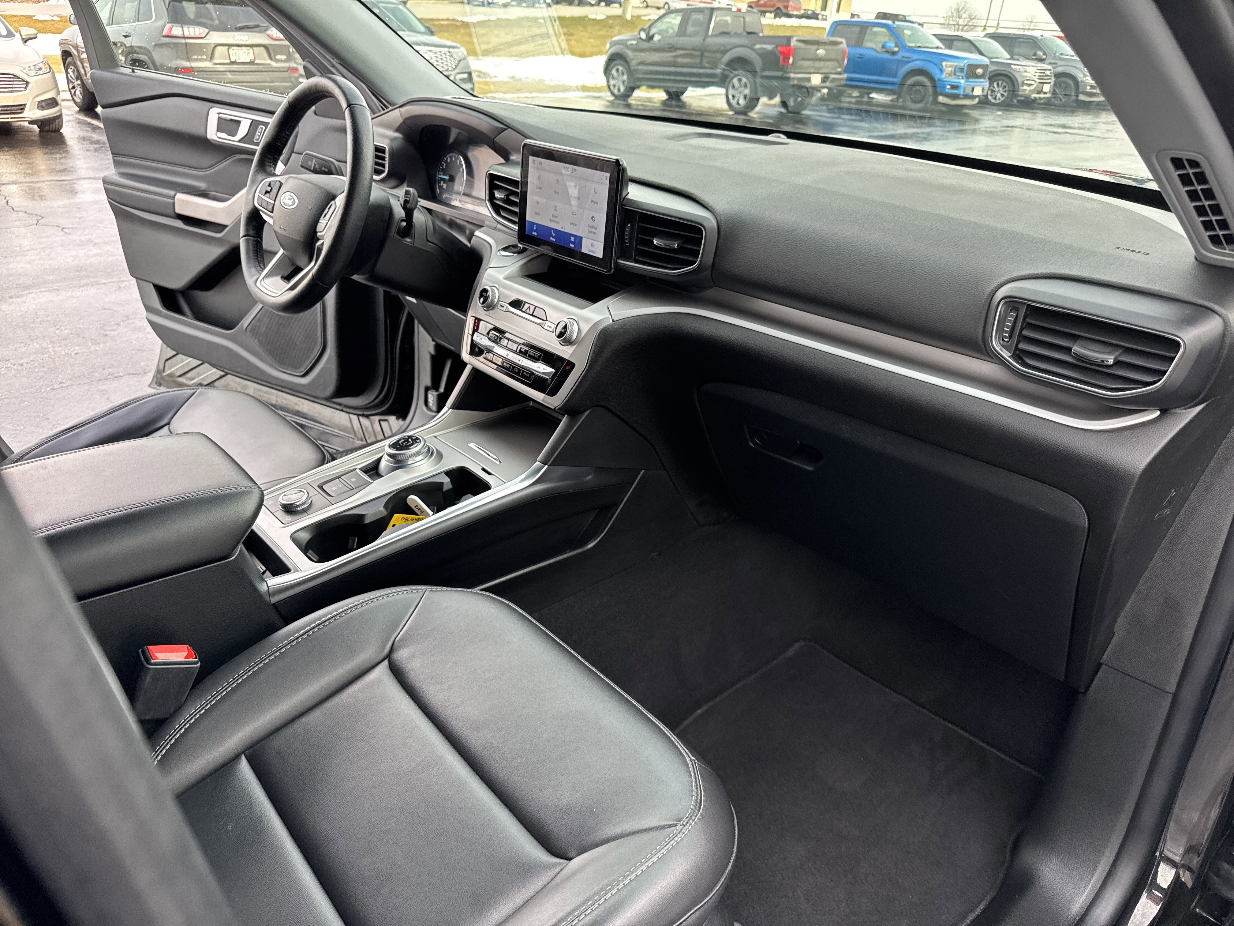 Certified 2022 Ford Explorer XLT w/ Equipment Group 202A image 30