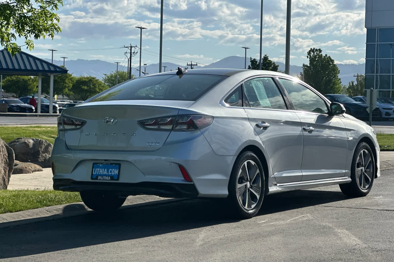 Used 2018 Hyundai Sonata Limited w/ Ultimate Package 02 FWD image 2