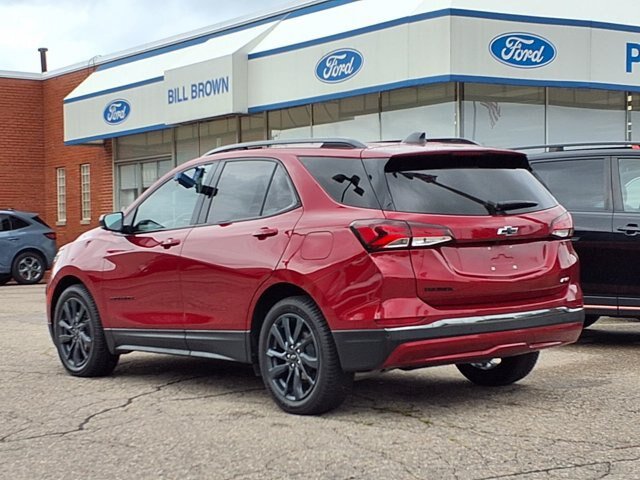 Used 2022 Chevrolet Equinox RS w/ LPO, Floor Liner Package FWD image 2