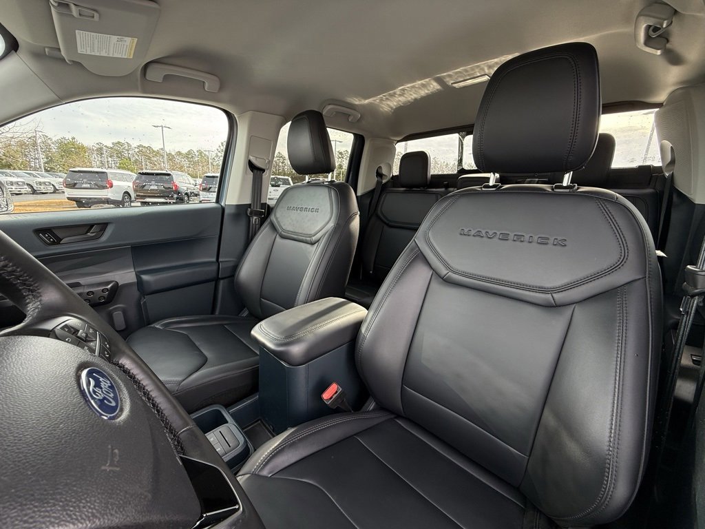 Certified 2025 Ford Maverick Lariat w/ Black Appearance Package image 22