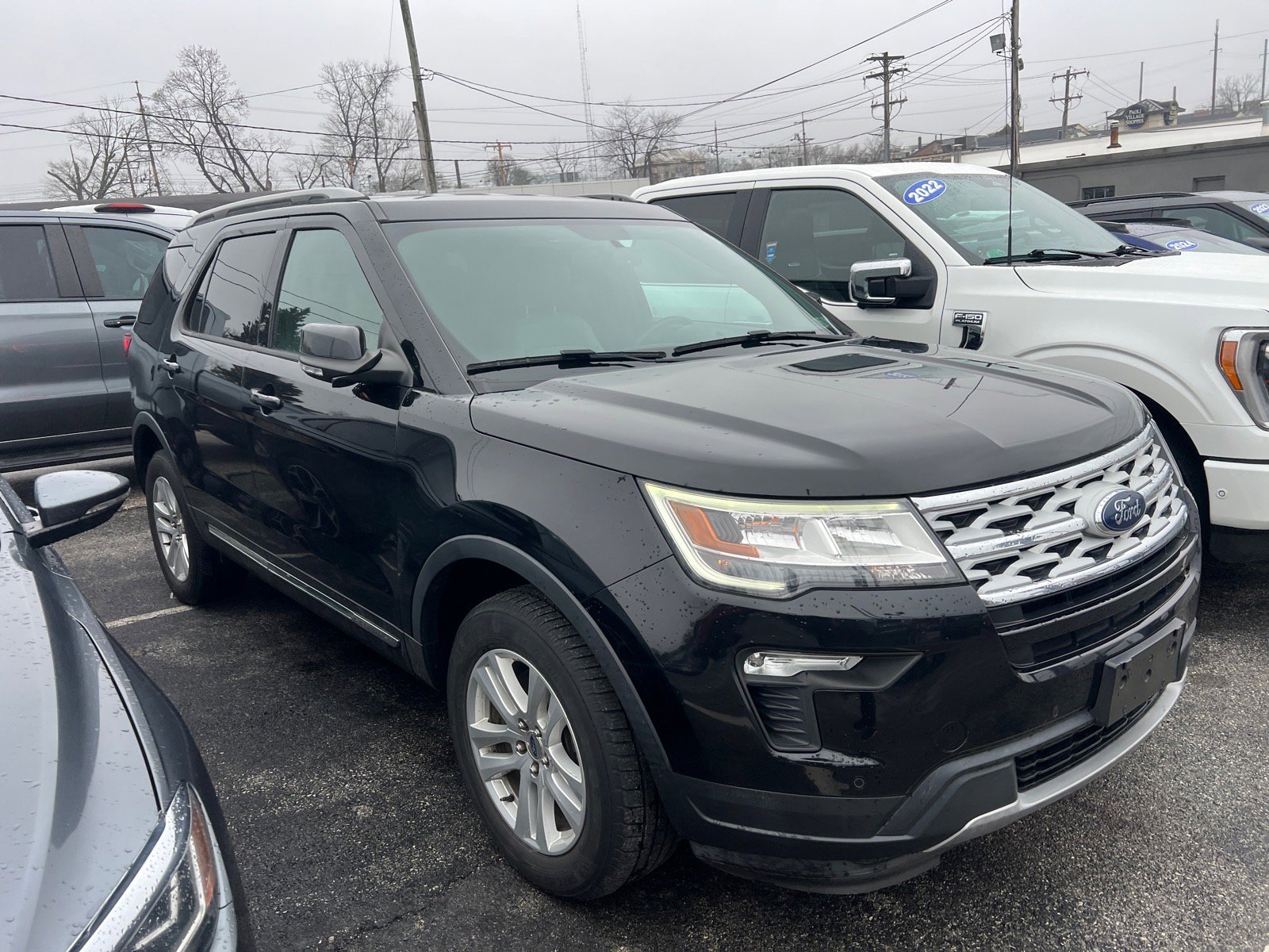 Certified 2018 Ford Explorer XLT w/ Equipment Group 202A image 3