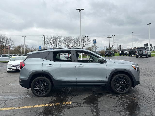 Used 2023 GMC Terrain SLE w/ Driver Convenience Package FWD image 8