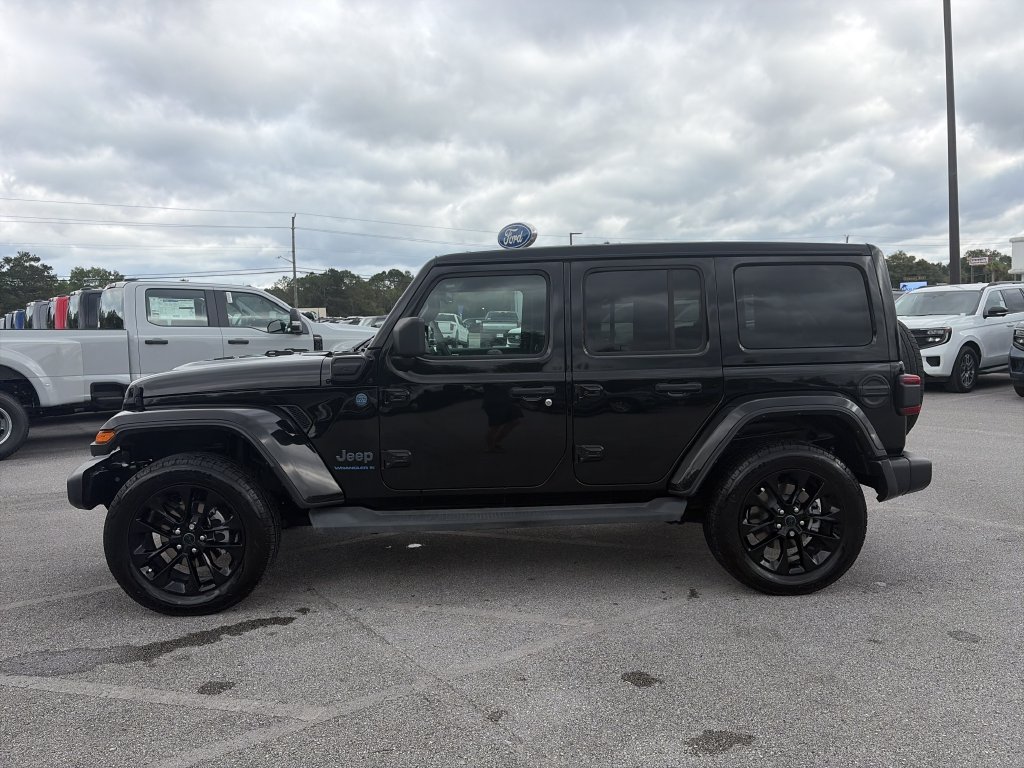 Used 2025 Jeep Wrangler Unlimited Sahara w/ Safety Group AWD/4WD image 4