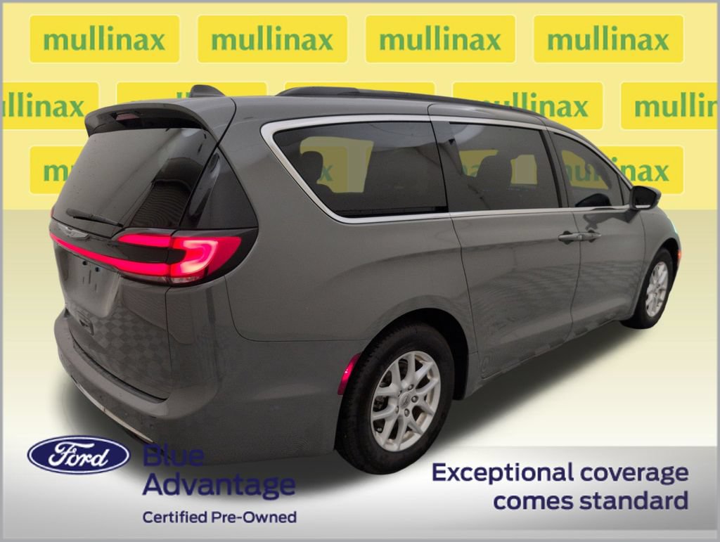 Used 2022 Chrysler Pacifica Touring-L FWD image 3
