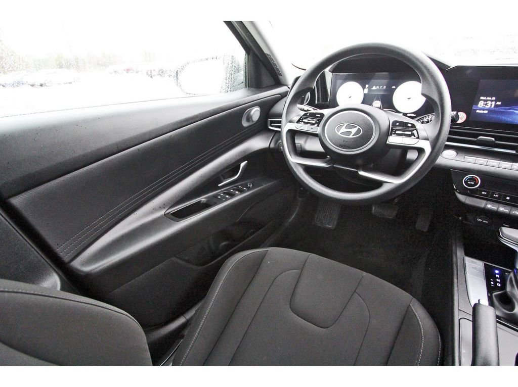 Used 2024 Hyundai Elantra SEL image 11