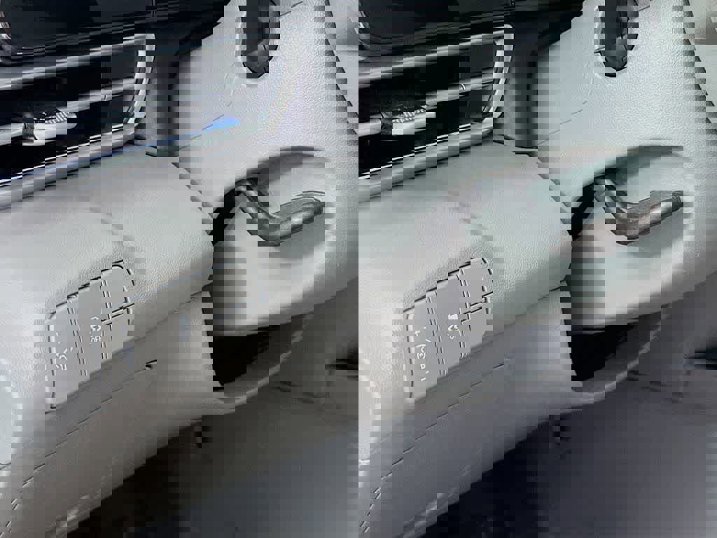 Used 2025 Hyundai Elantra SEL image 26