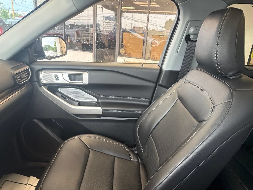 Certified 2024 Ford Explorer Limited w/ Limited Technology Package AWD/4WD image 28