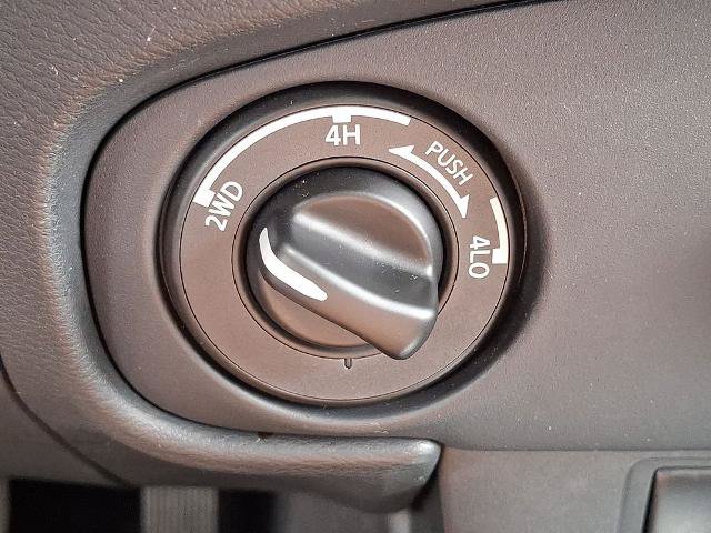 Used 2024 Nissan Frontier SV AWD/4WD image 24