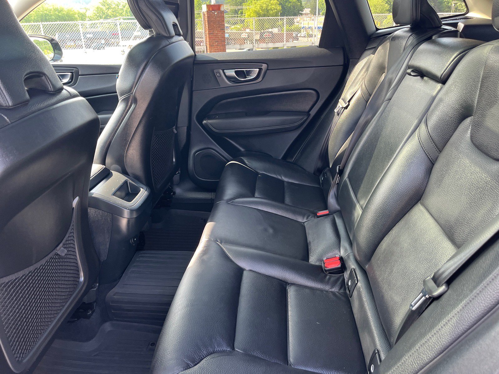 Used 2024 Volvo XC60 B5 Plus AWD/4WD image 18