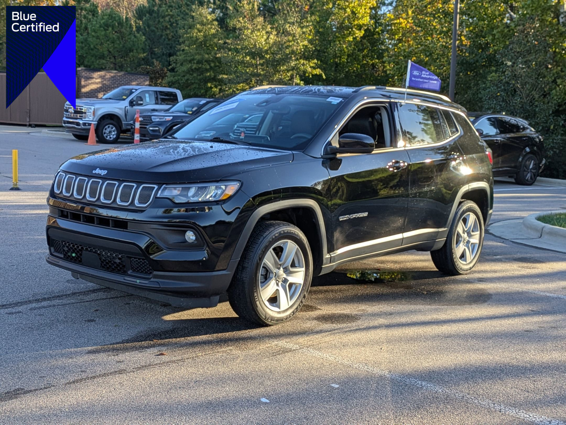 Used 2022 Jeep Compass Latitude image 1