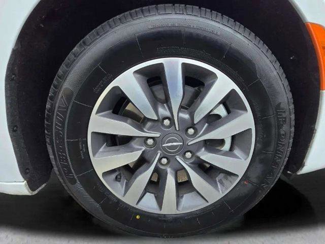 Used 2024 Chrysler Pacifica SELECT image 33