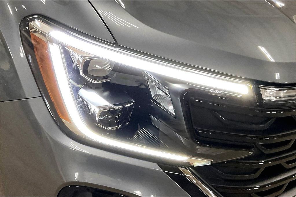 Used 2025 Volkswagen Atlas Cross Sport SE image 27