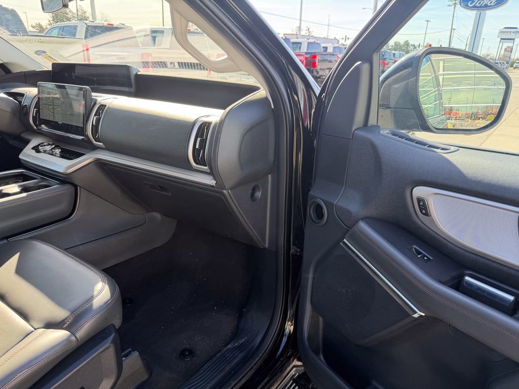 Certified 2025 Ford Expedition Active image 18