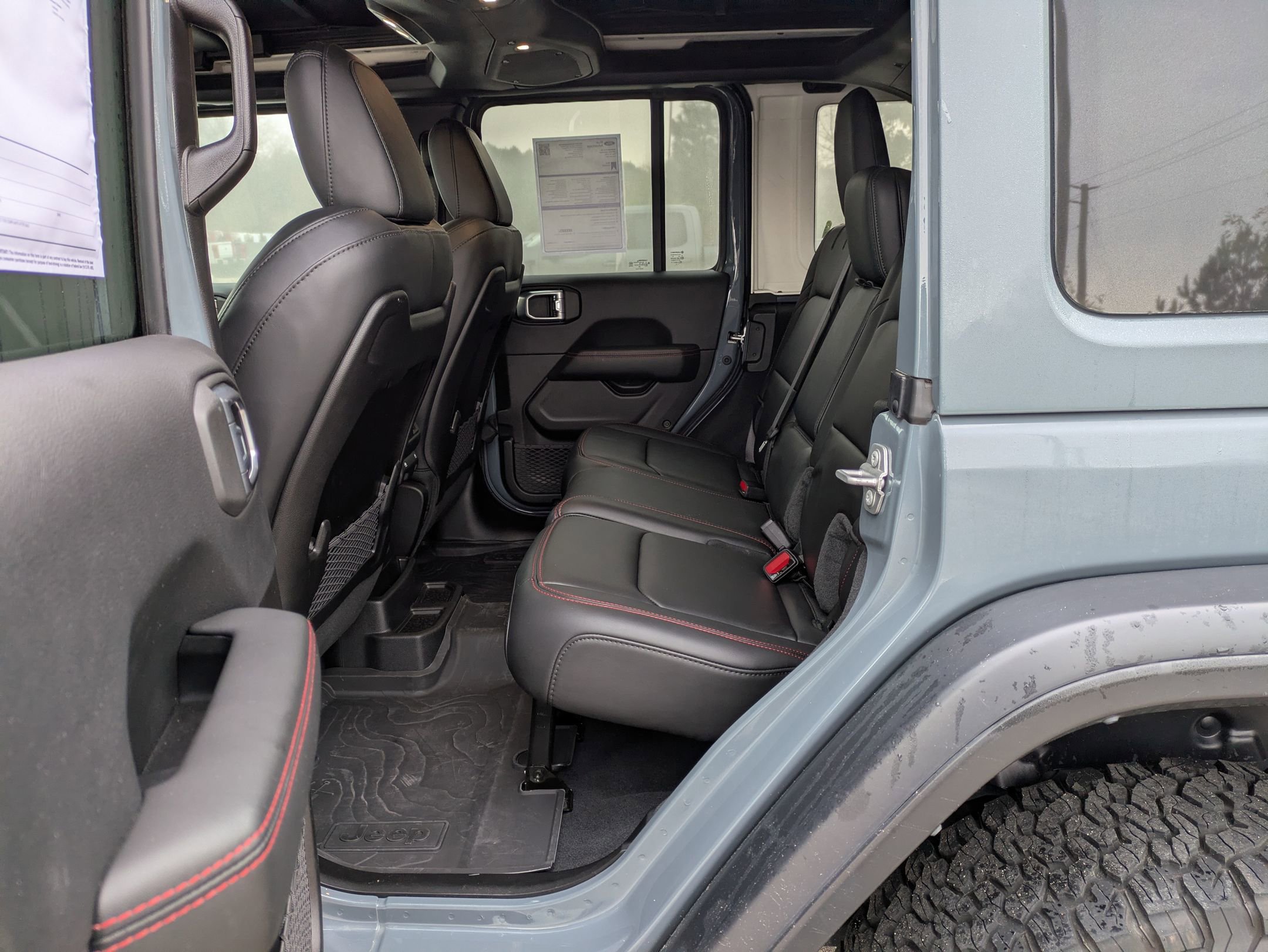 Used 2024 Jeep Wrangler Unlimited Rubicon w/ Technology Group image 31