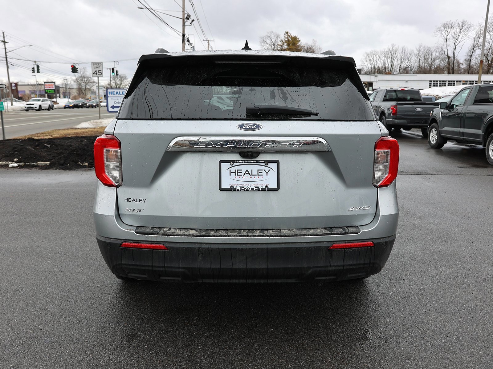 Certified 2023 Ford Explorer XLT image 3