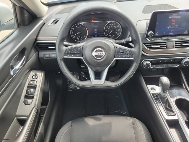 Used 2024 Nissan Altima 2.5 SV FWD image 11