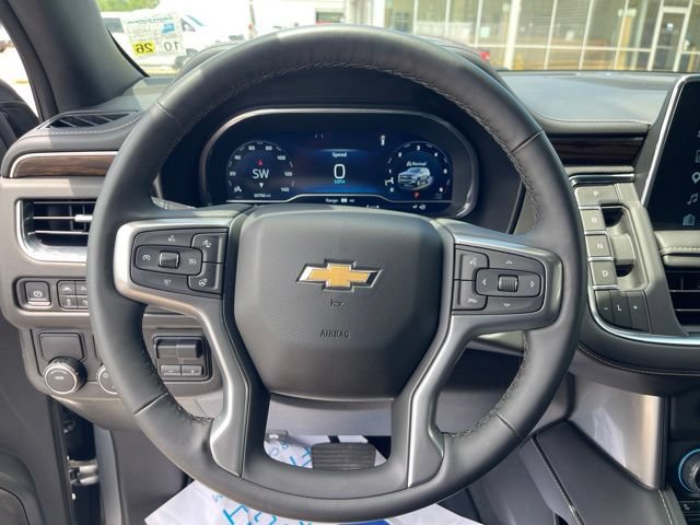 Used 2024 Chevrolet Suburban Premier w/ Premium Package RWD image 27