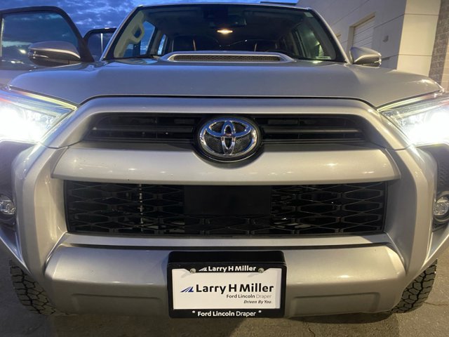 Used 2021 Toyota 4Runner TRD Off-Road Premium w/ Moonroof Package AWD/4WD image 23