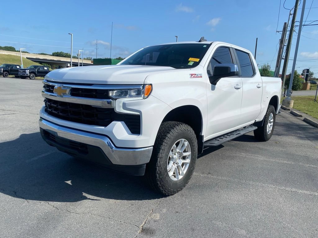 Used 2022 Chevrolet Silverado 1500 LT w/ Z71 Off-Road Package AWD/4WD image 3