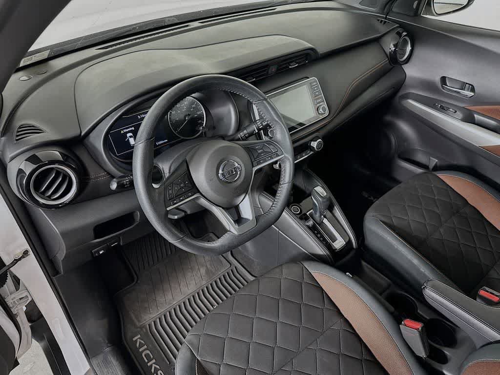 Used 2020 Nissan Kicks SR w/ Exterior Package FWD image 2