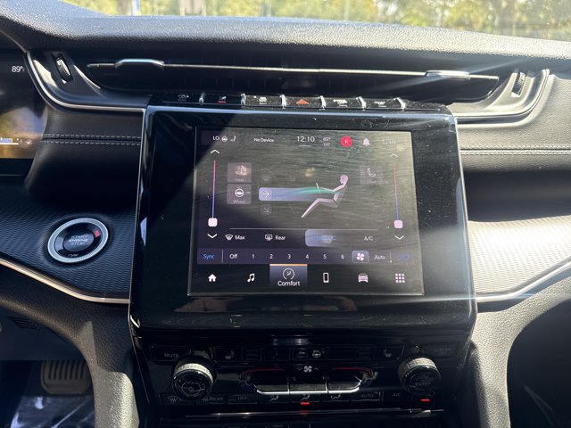 Used 2025 Jeep Grand Cherokee Altitude RWD image 24