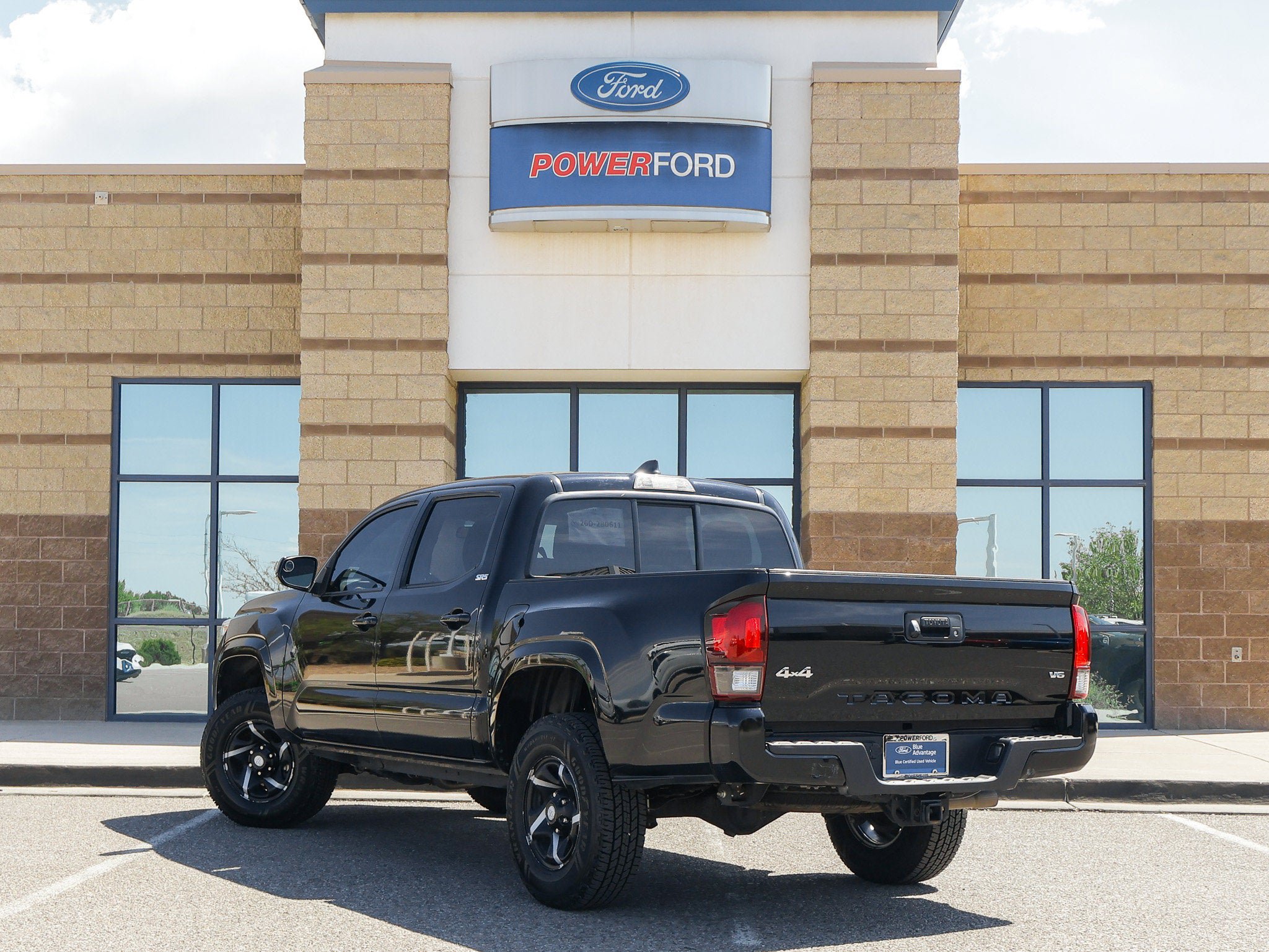 Used 2021 Toyota Tacoma SR AWD/4WD image 8