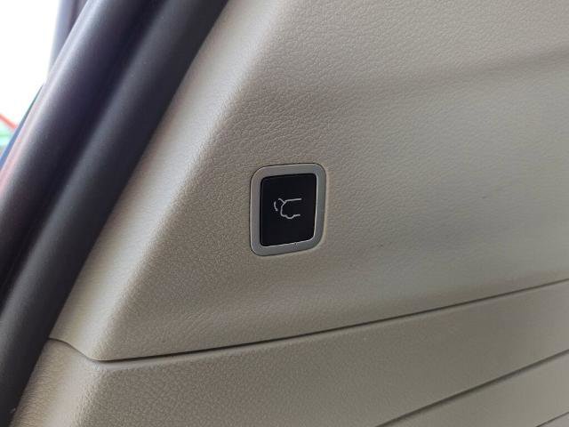 Used 2023 Chrysler Pacifica Touring-L FWD image 17