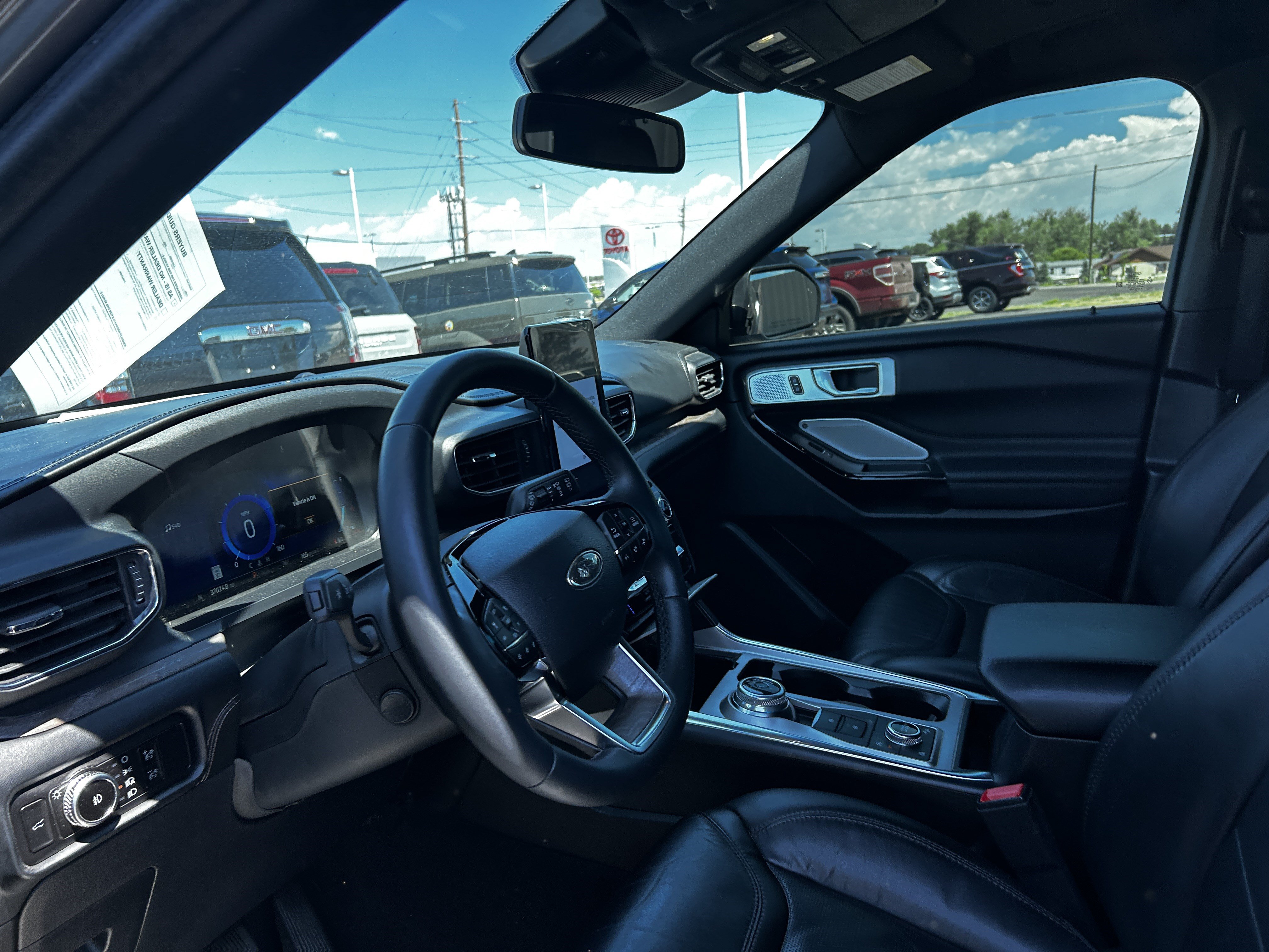 Certified 2023 Ford Explorer Platinum w/ Premium Technology Package AWD/4WD image 9