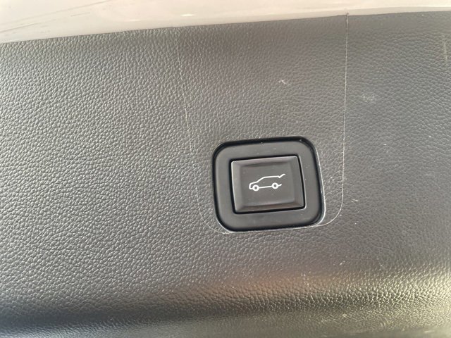 Used 2023 Chevrolet Traverse LT image 14