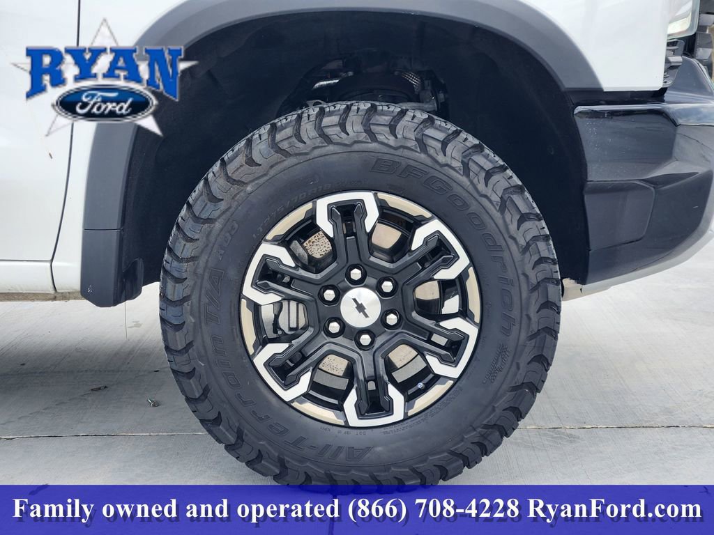 Used 2024 Chevrolet Silverado 1500 ZR2 w/ Technology Package image 7