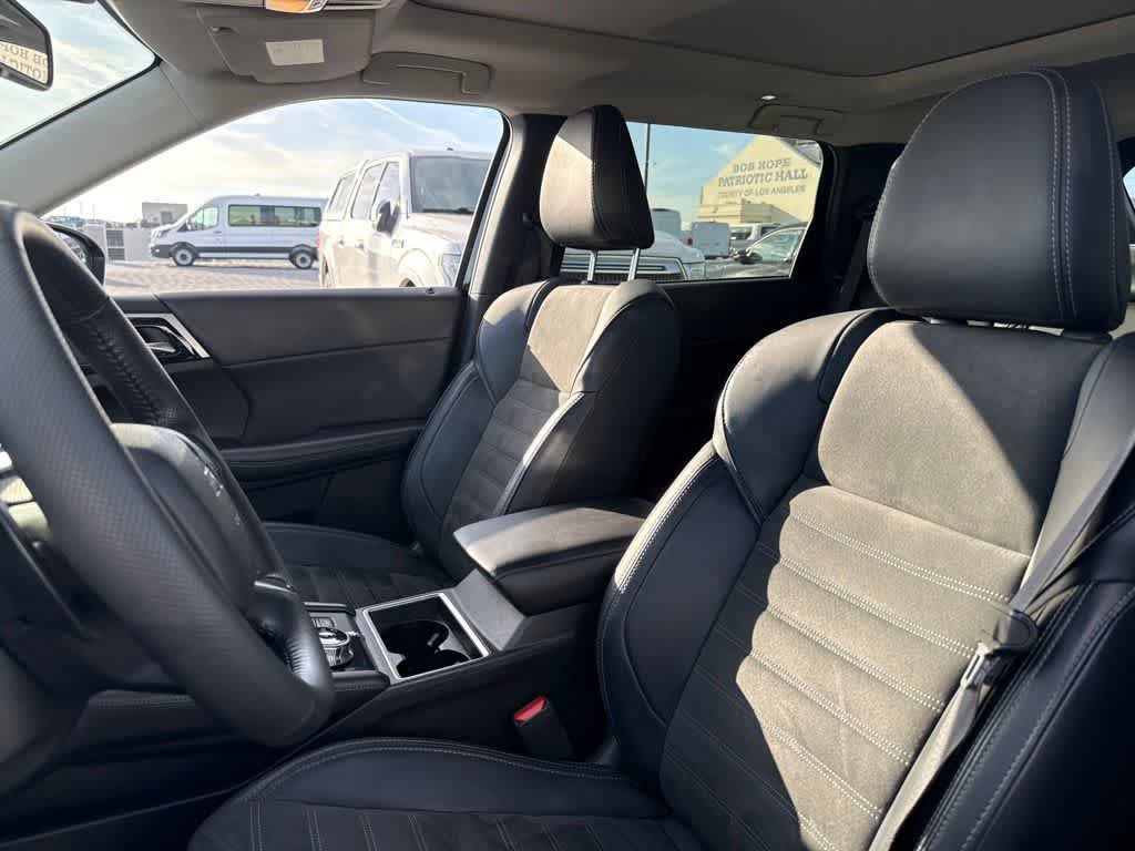 Used 2024 Mitsubishi Outlander SE FWD image 12