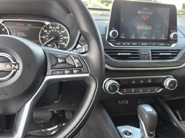 Used 2024 Nissan Altima 2.5 SV FWD image 26