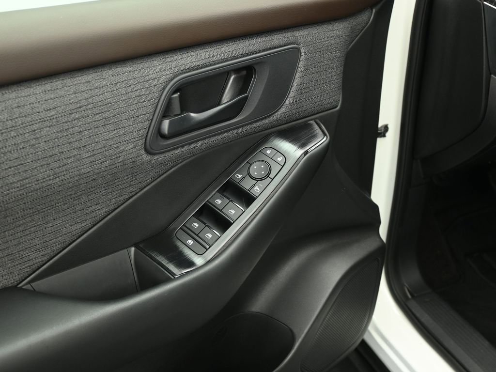 Used 2023 Nissan Rogue S image 10