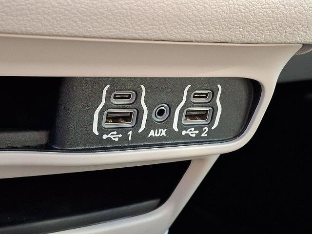 Used 2023 Chrysler Pacifica Touring-L image 24