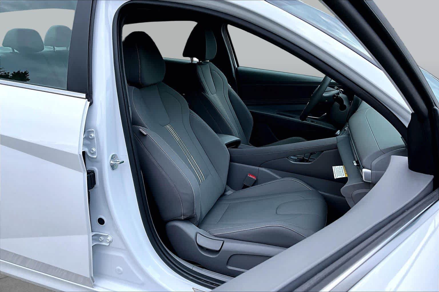 Used 2024 Hyundai Elantra SEL w/ Convenience Package FWD image 8