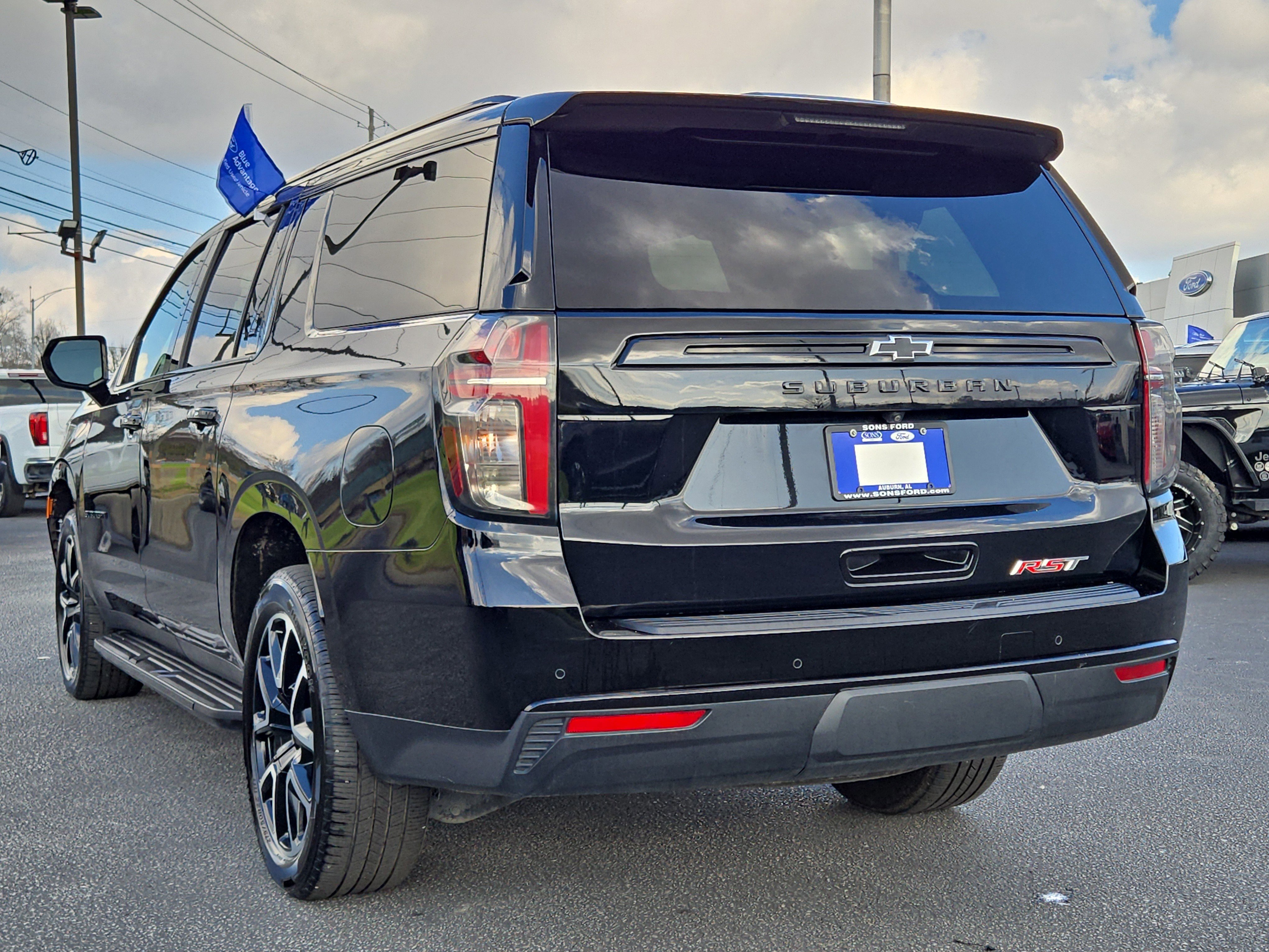 Used 2024 Chevrolet Suburban RST image 7