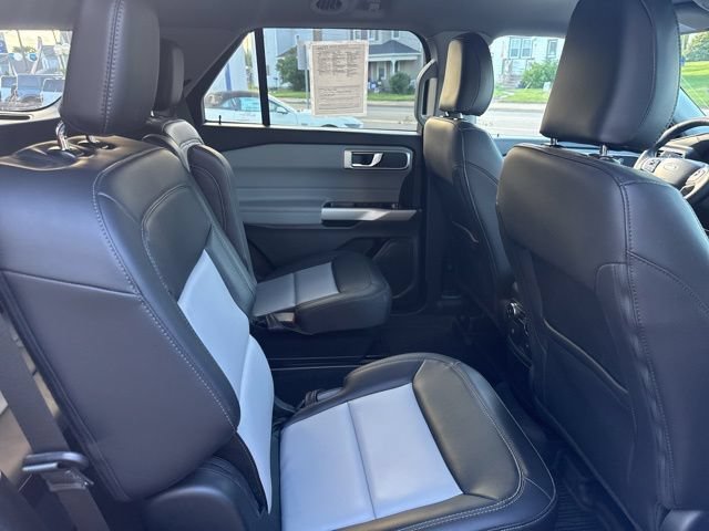 Certified 2024 Ford Explorer XLT w/ Equipment Group 202A AWD/4WD image 37