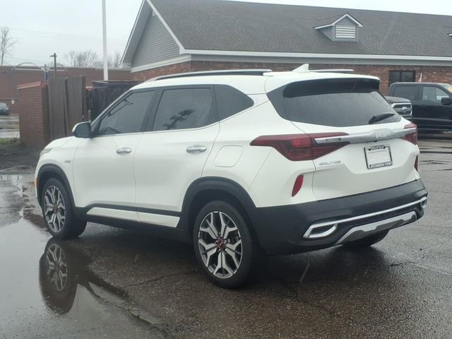 Used 2023 Kia Seltos SX w/ SX Sunroof Package image 2