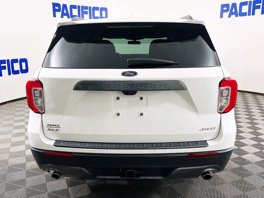 Certified 2023 Ford Explorer XLT w/ Equipment Group 202A AWD/4WD image 4