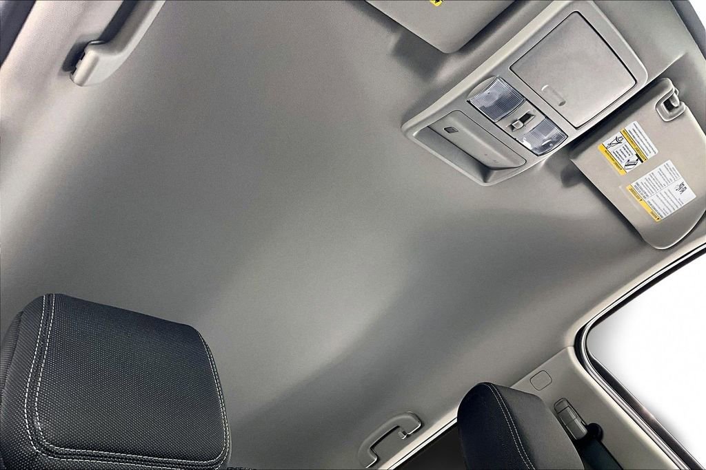 Used 2025 Nissan Frontier SV image 23