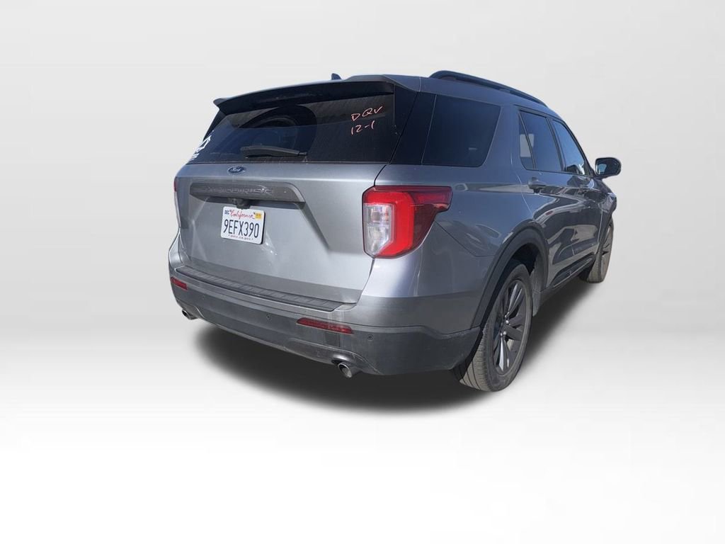 Certified 2022 Ford Explorer XLT w/ Equipment Group 202A image 5