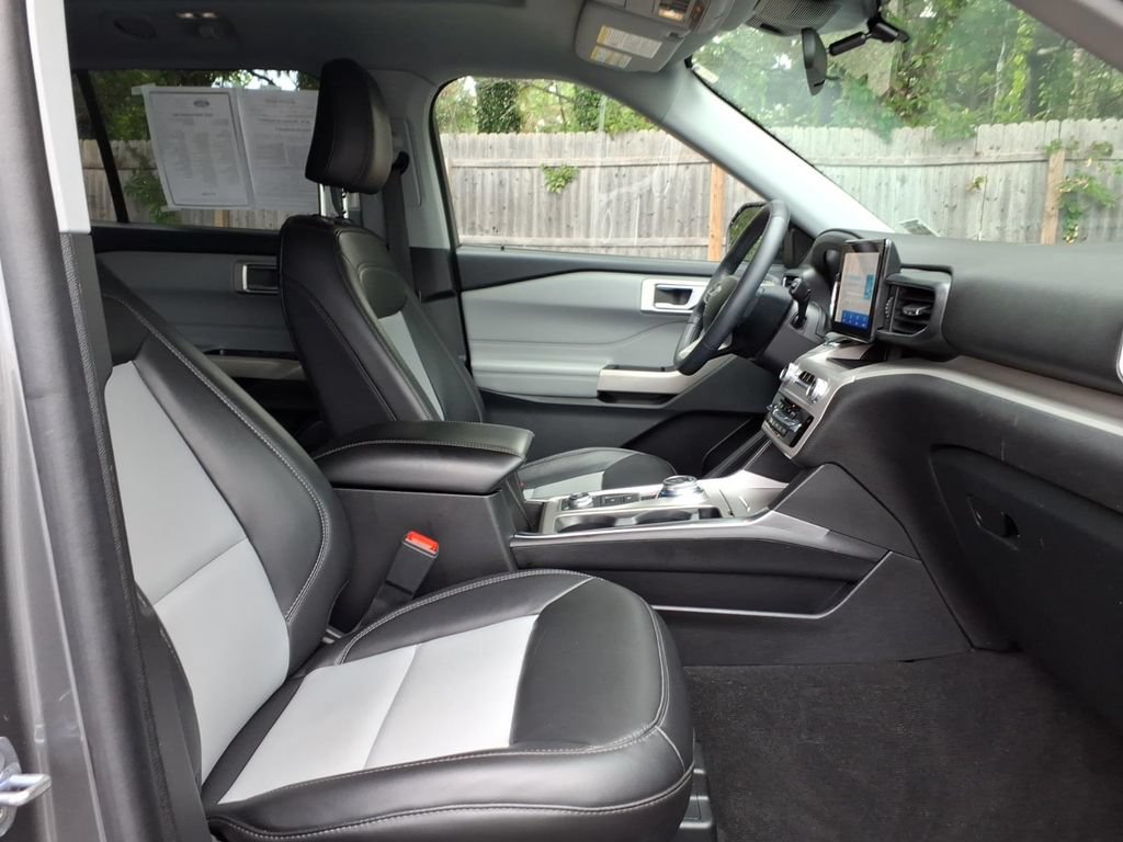 Certified 2023 Ford Explorer XLT w/ Equipment Group 202A AWD/4WD image 10