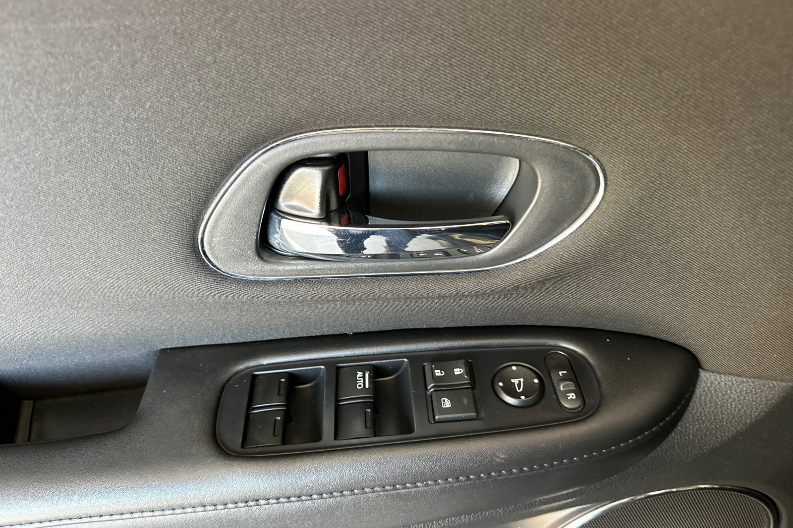 Used 2017 Honda HR-V EX image 10