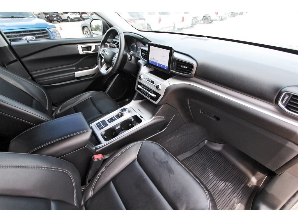 Certified 2023 Ford Explorer XLT w/ Equipment Group 202A RWD image 29